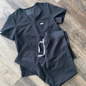 FIGS scrub set. Women’s size medium.